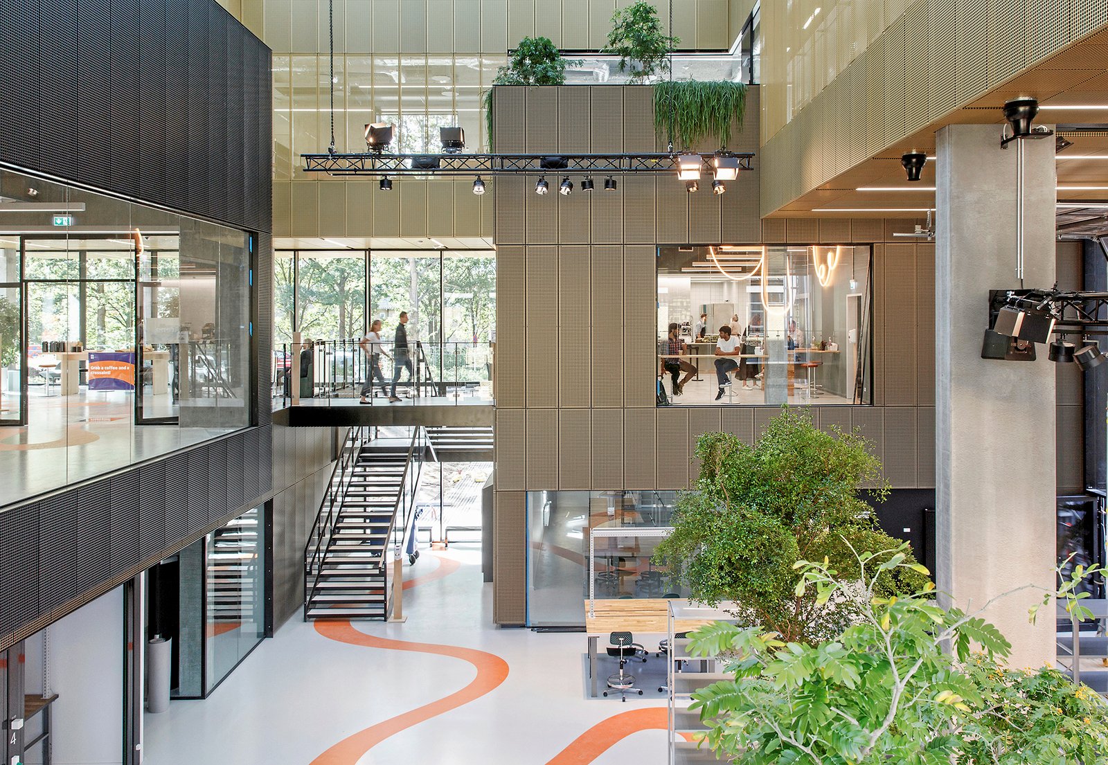 DTU's innovationshub har fået mere plads på Lyngby Campus - nemlig en åben og multifunktionel bygning med kig til stjernerne