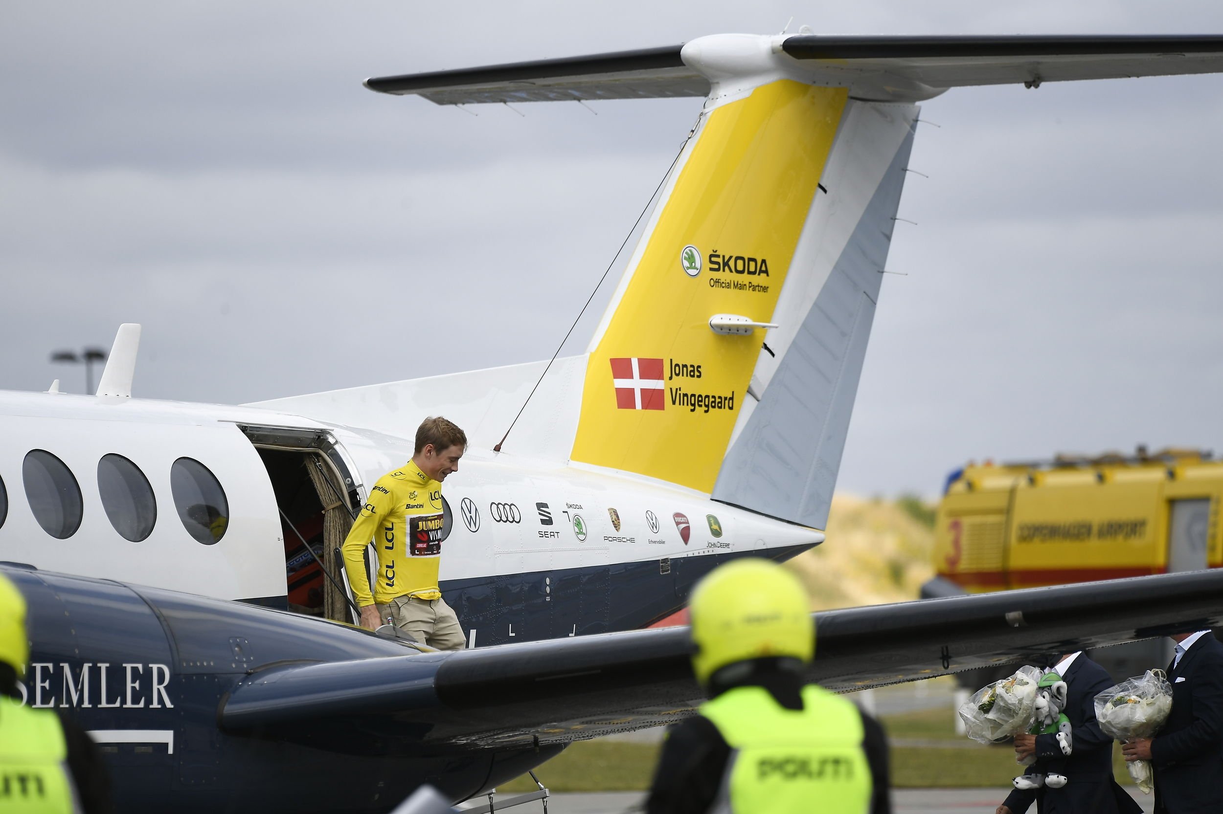Jonas Vingegaard er ankommet til København i privatfly og bliver onsdag hyldet på rådhuset og i Tivoli.