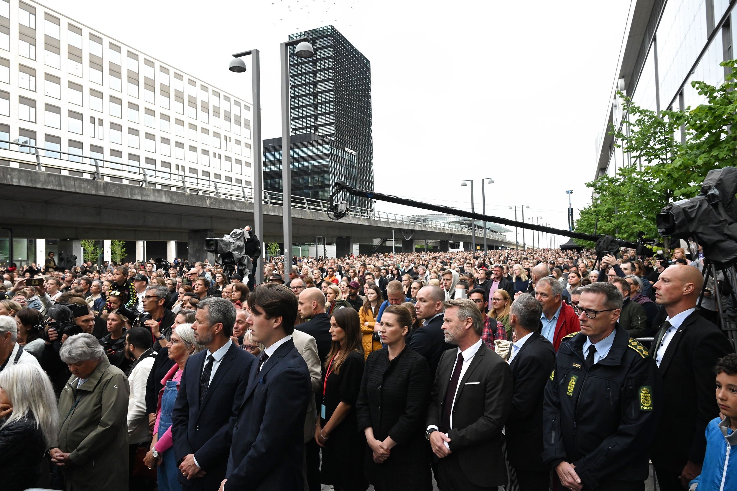 Tirsdag aften var tusindvis af mennesker mødt op til et arrangement ved Field's for at mindes skudofre.