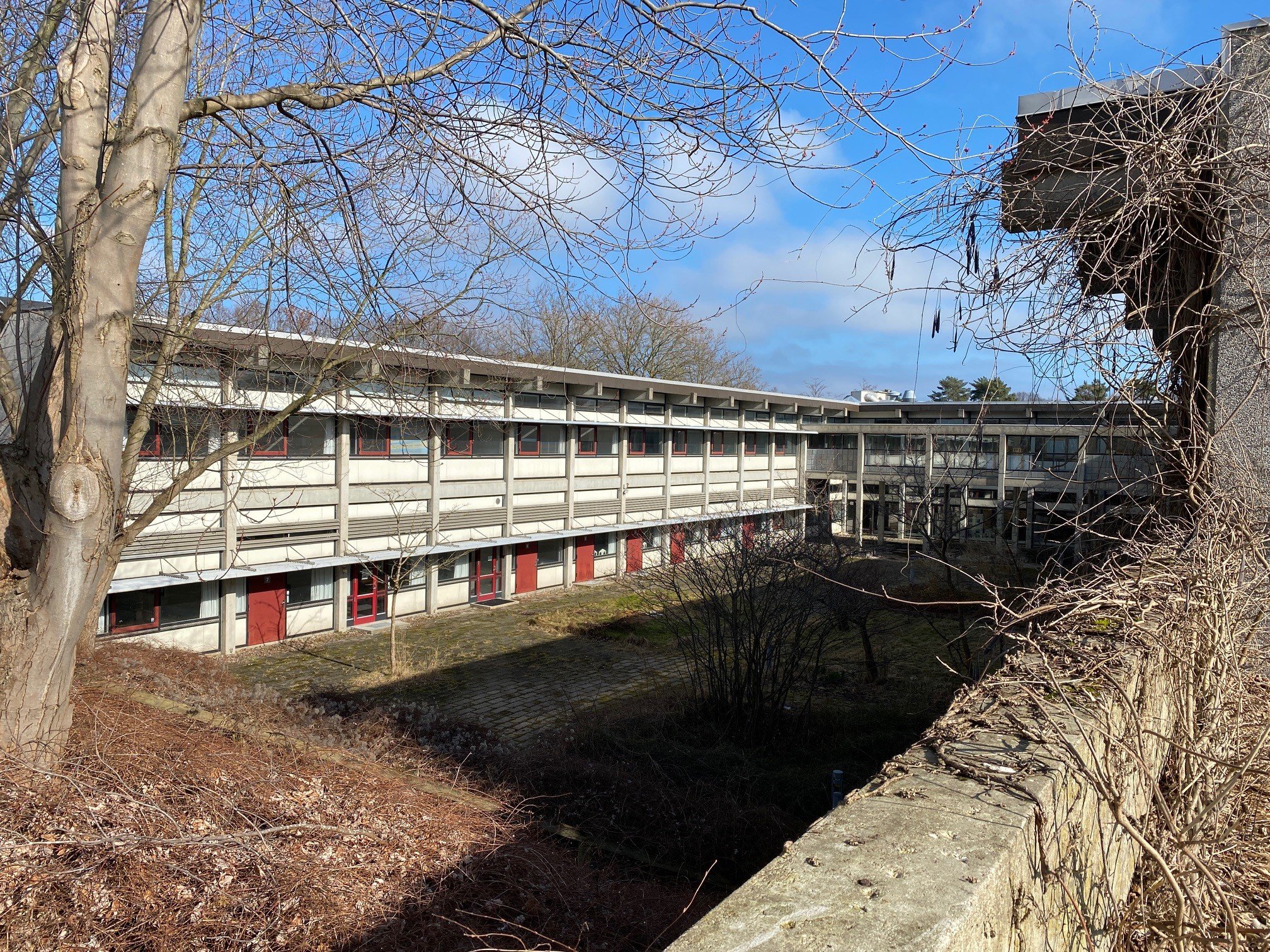 Det tidligere rådhus på Ådalsparkvej 2 vil koste 25 millioner at rive ned. Den opgave skal via et projektsalg med developeransvar, mener Venstres kommunalbestyrelsesgruppe.