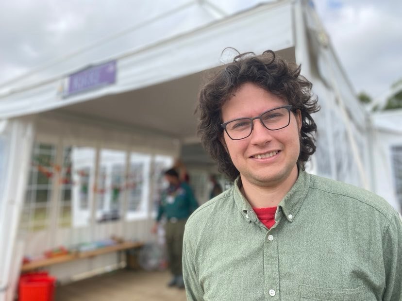 Præsten Jakob Schilling har brugt en uge på Spejdernes Lejr som studie- og idétur. Han håber at få flere børn og unge til at bruge kirken i Reerslev. Foto: Lisbeth Jansen