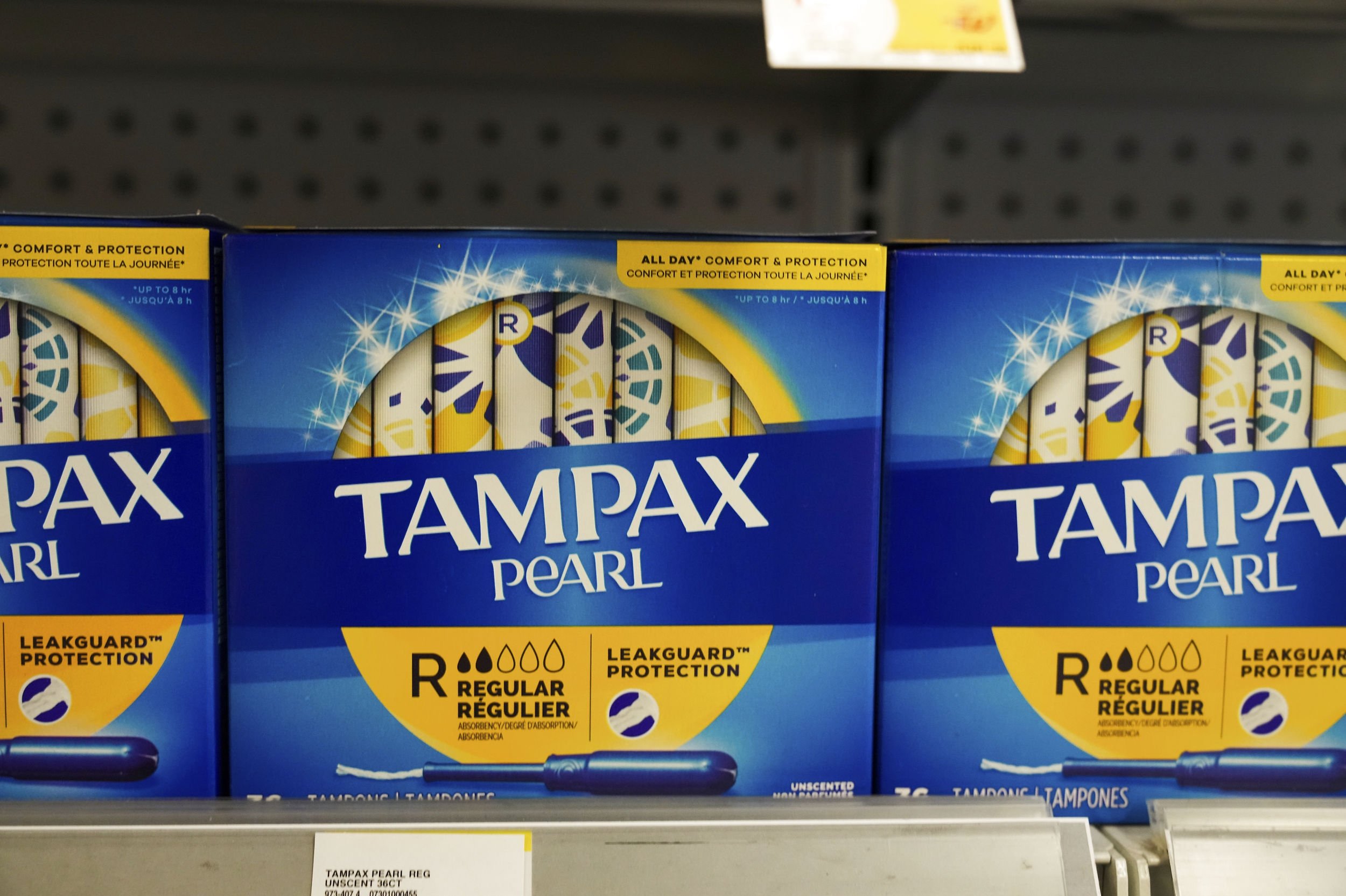 To partier foreslår gratis bind og tamponer i offentlige institutioner