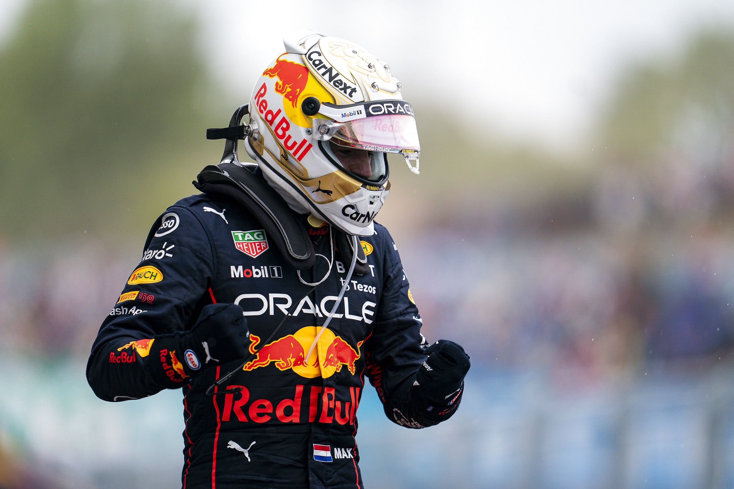 Audi og Porsche kan være på vej ind i Formel 1, efter nye miljøvenlige regler er blevet bekræftet af FIA.