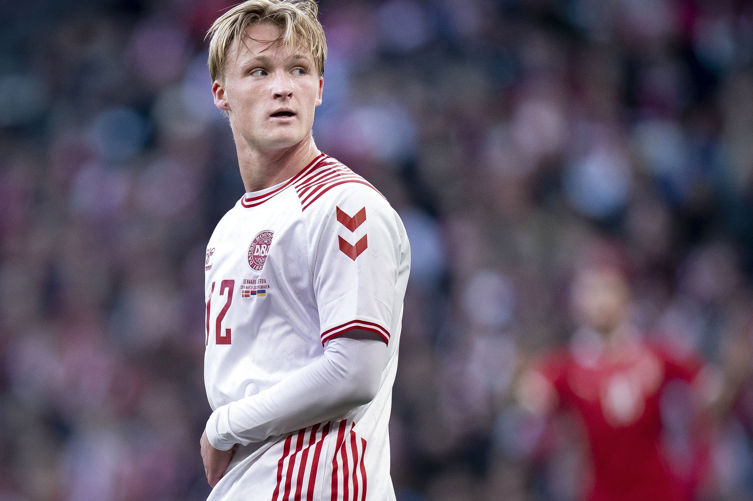 Angriberen Kasper Dolberg rykker til Spanien og Sevilla på en etårig lejeaftale med købsoption.