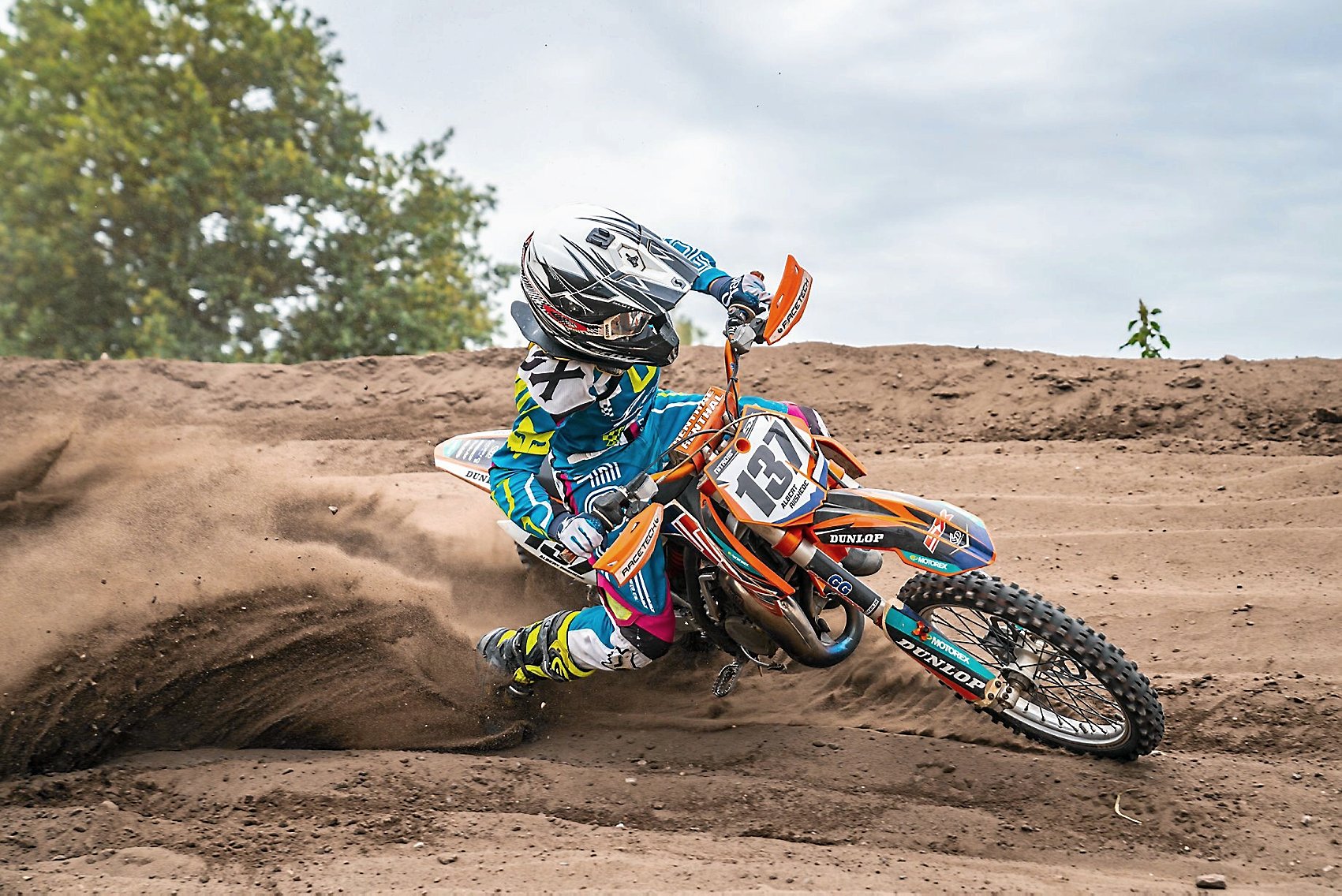 Motocrossmaskiner hører til på en bane, ikke til på offentlig vej. Foto: Kim Larsen