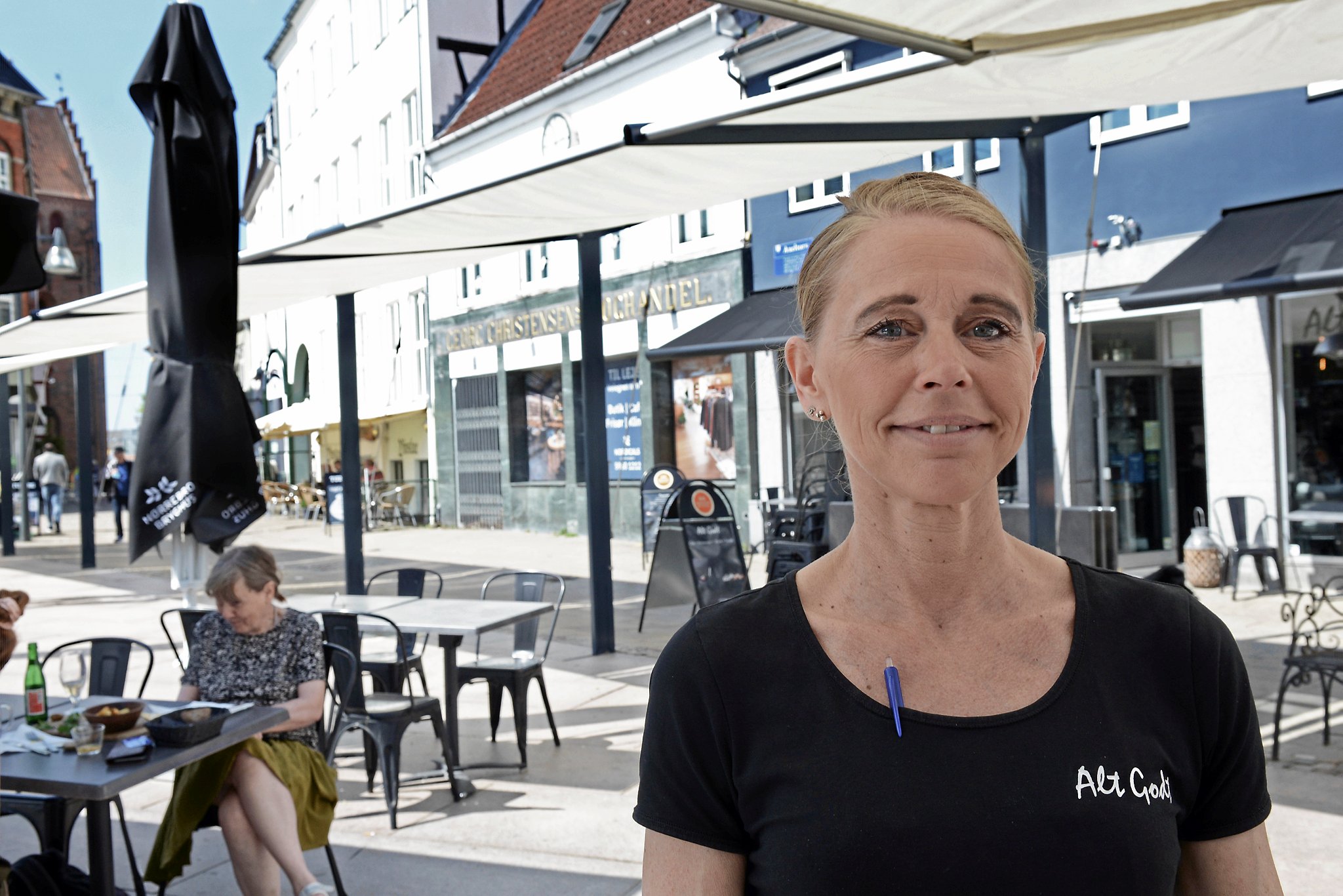 Efter næsten 15 år med Alt Godt, heraf de seneste små tre år med café på Axeltorv, trækker Maria Post Jakobsen stikket og lukker den ellers populære café. Foto: Jan Jensen