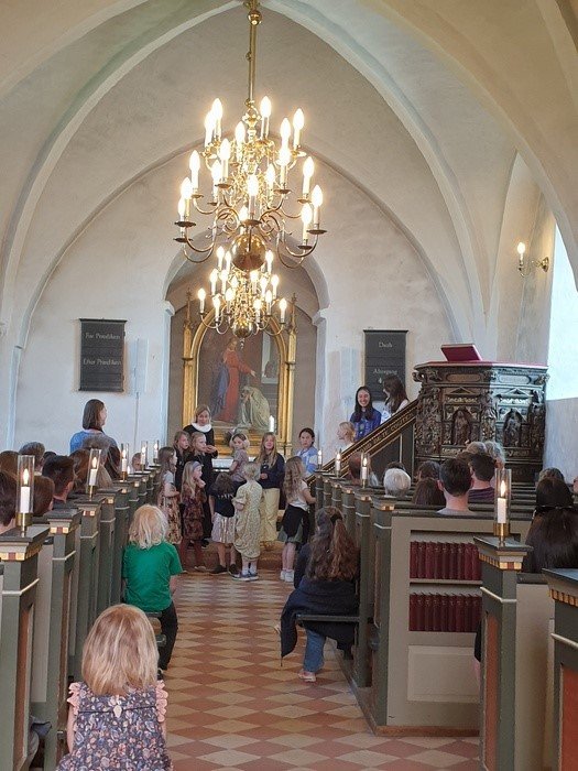 24. september åbner Blovstrød Kirke igen dørene for de små til gudstjeneste. Pressefoto