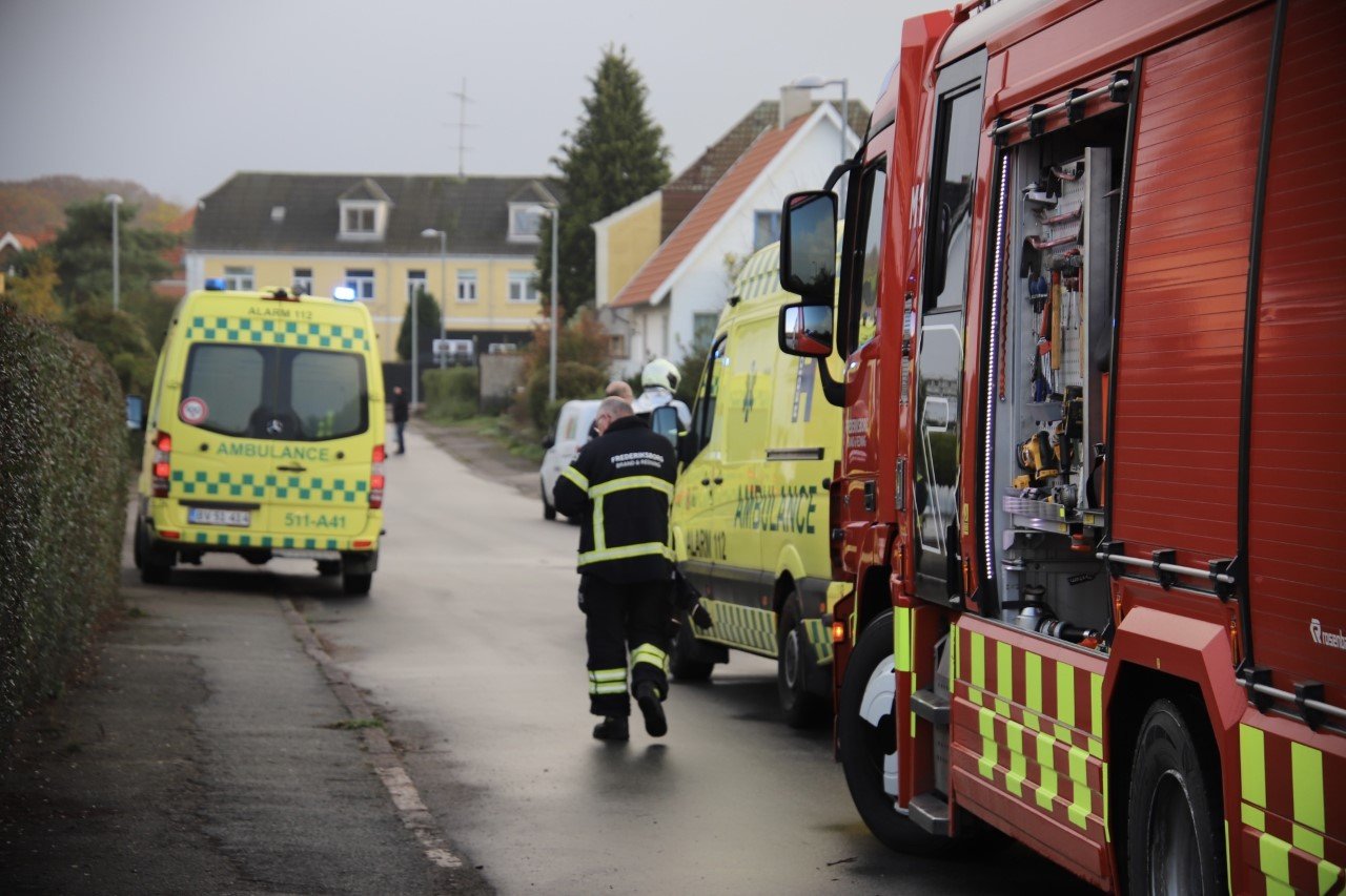 Politiet og Arbejdstilsynet skal nu undersøge omstændighederne ved faldulykken nærmere.