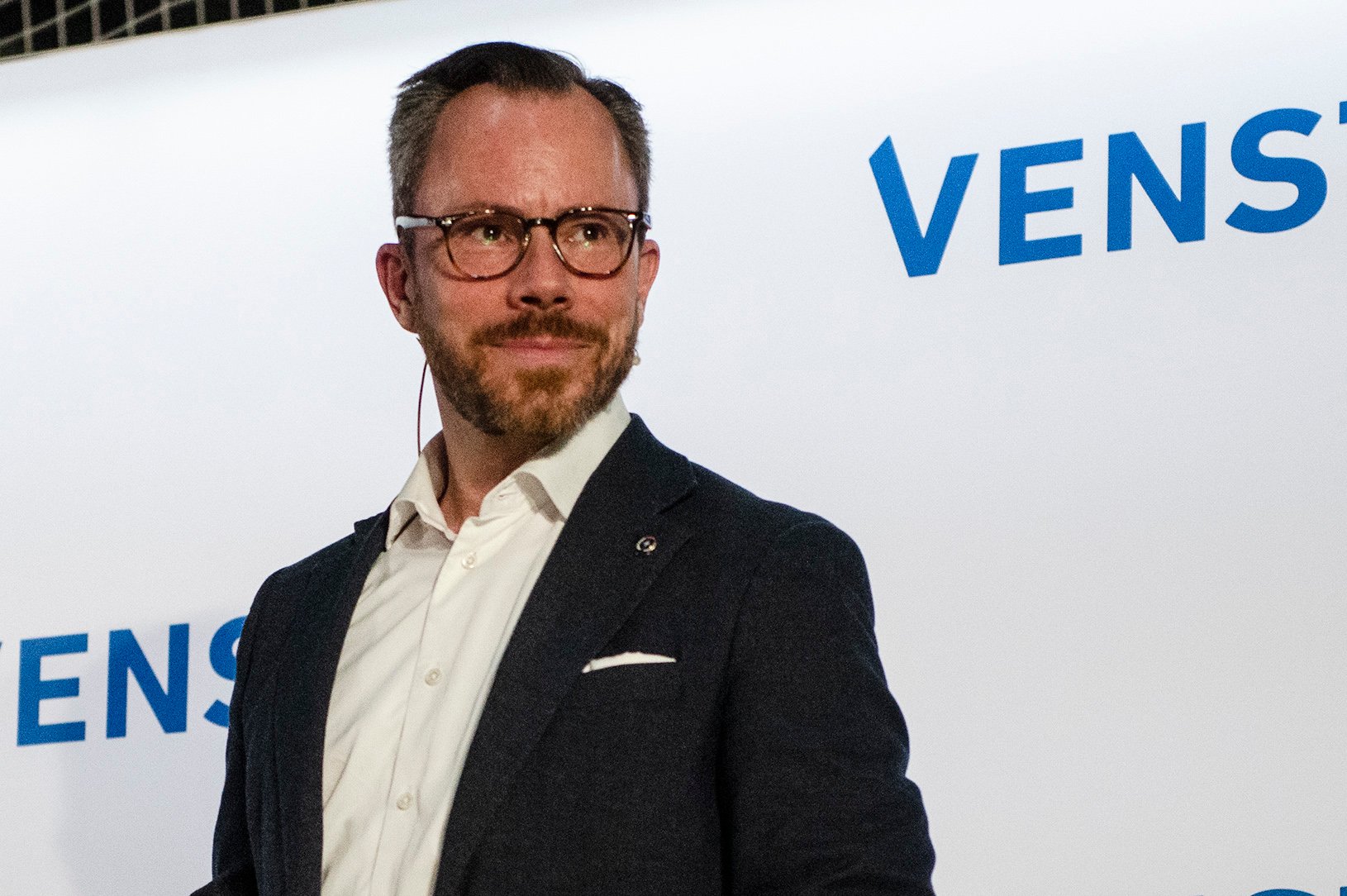 Over 300 venstrefolk var i aftes samlet til valgrally med røde pølser og fadbamser i Ringsted Sports Center, hvor Jakob Ellemann-Jensen holdt tale, stillede op til selfies og Henrik Krogsgaard stod for musikken.