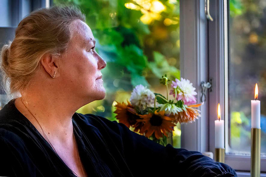 - Sorgen er massiv, men det har også været et identitetstab for mig. Jeg har mistet noget dyrebart tre gange. Jeg har sagt farvel til min profession og drømmen om, hvordan den her familie skulle være, siger Lizette Skjellerup.