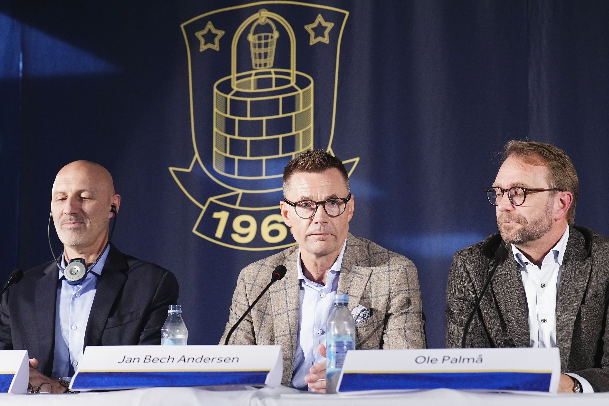 Pressemøde i Brøndby om ny ejer blev afbrudt efter få sekunder af en alarm om evakuering.