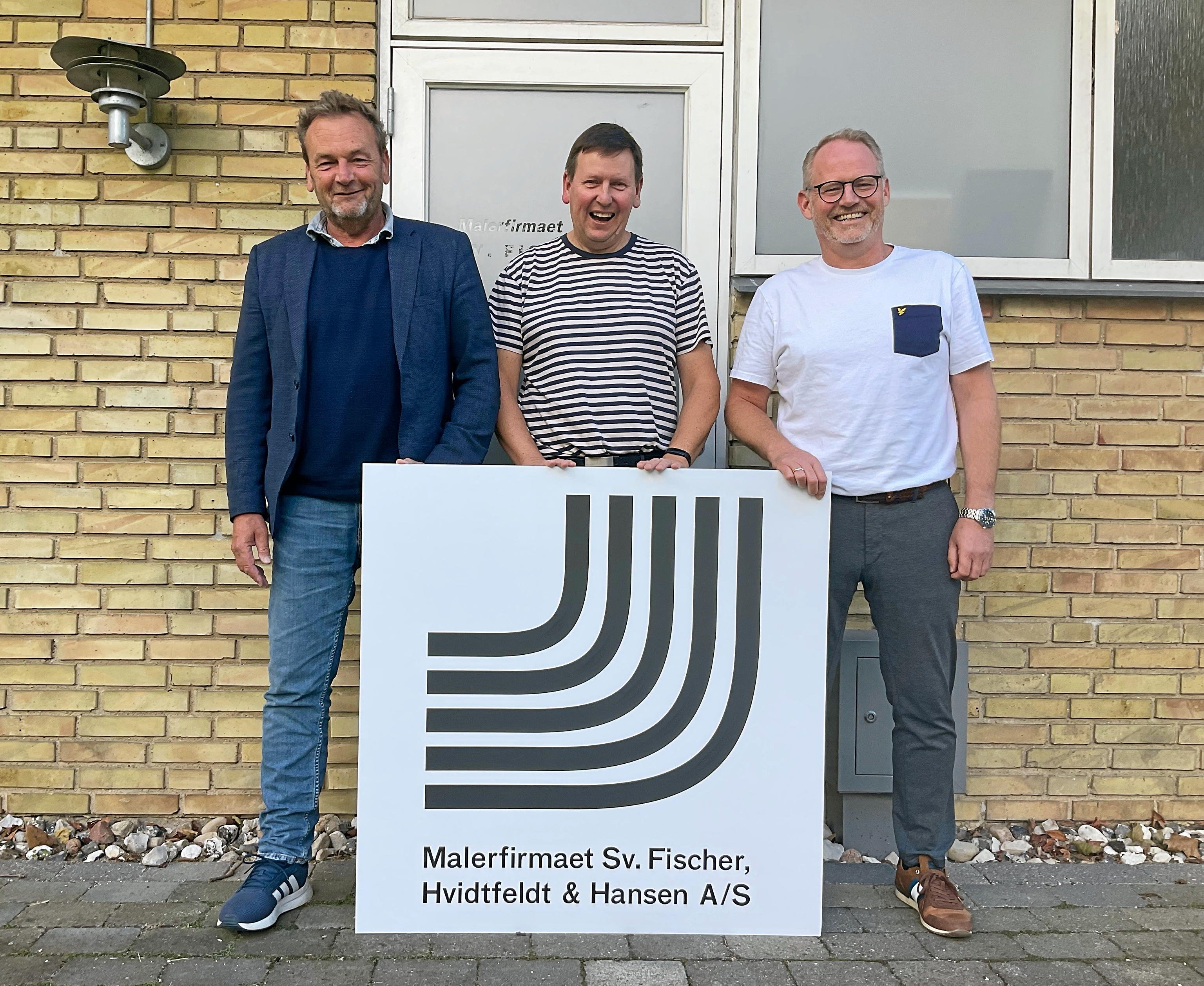 De to fusionerede malerfirmaer går nu under navnet Malerfirmaet Sv. Fischer, Hvidtfeldt & Hansen A/S. Virksomheden ejes ligeligt af malermestrene Kenneth Fischer Andersen, Lars Antczak Johansen og Mogens Hvidtfeldt, som ses her. Foto: Malerfirmaet Sv. Fischer, Hvidtfeldt & Hansen A/S.