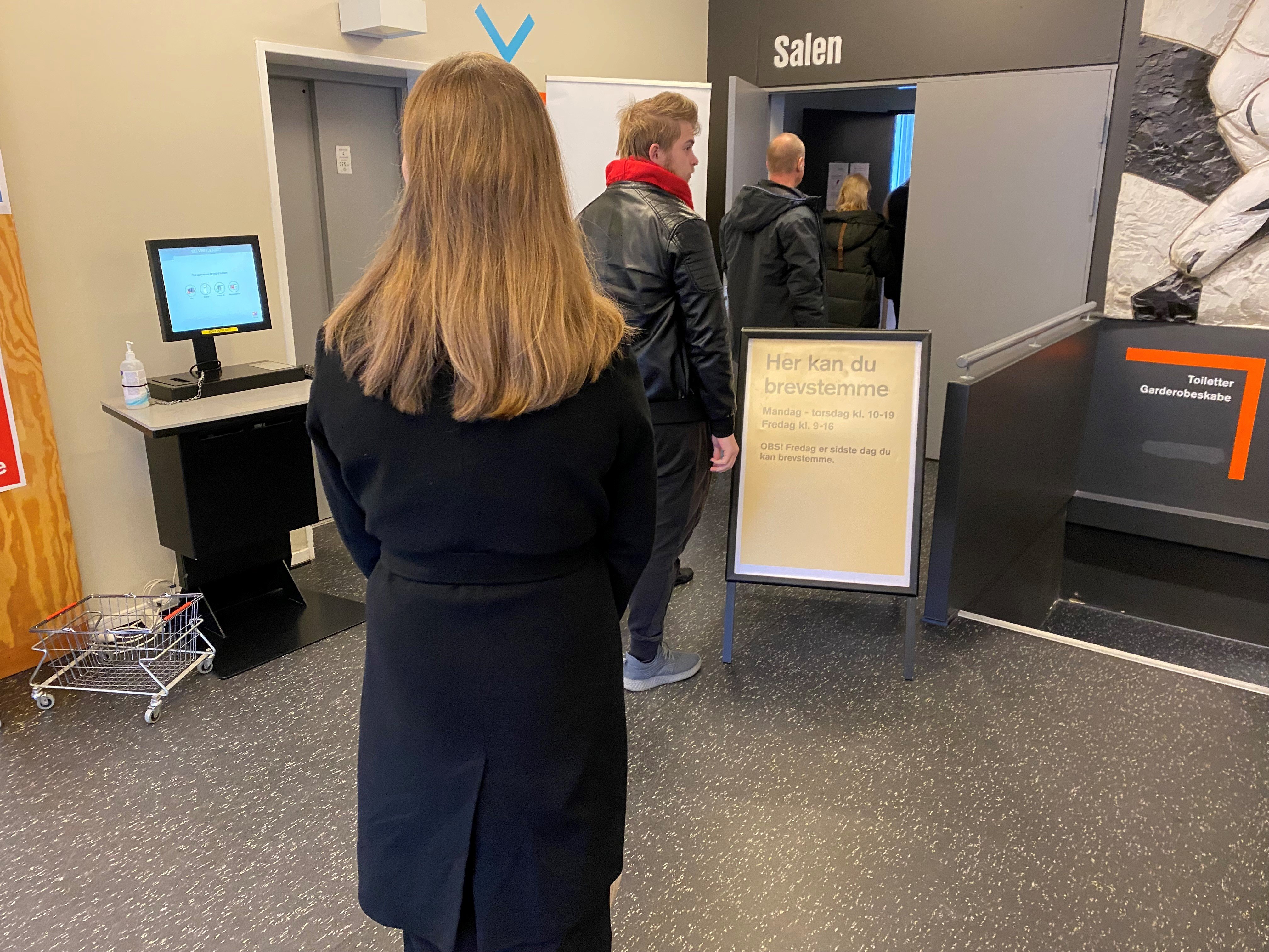 Roskilde Bibliotek er uegnet som stemmested, konkluderer valgstyreren i sin evaluering af valgene i november og marts. Dette billede er dog taget i forbindelse med afgivelsen af brevstemmer til kommunalvalget i 2021.