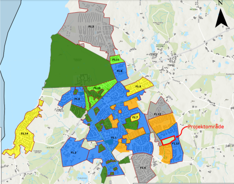 Den røde markering er projektområdet på Norfors kort over fjernvarmeudbygning i Fredensborg. Farverne markerer hvornår Norfors forventer at udbrede fjernvarme i områderne. Mørkegrøn = udlagt til fjernvarme, lysegrøn = 2023-25, blå = 2026-27, gul = 2028, grå = ikke i nærmeste fremtid, orange = indsendt projektforslag.