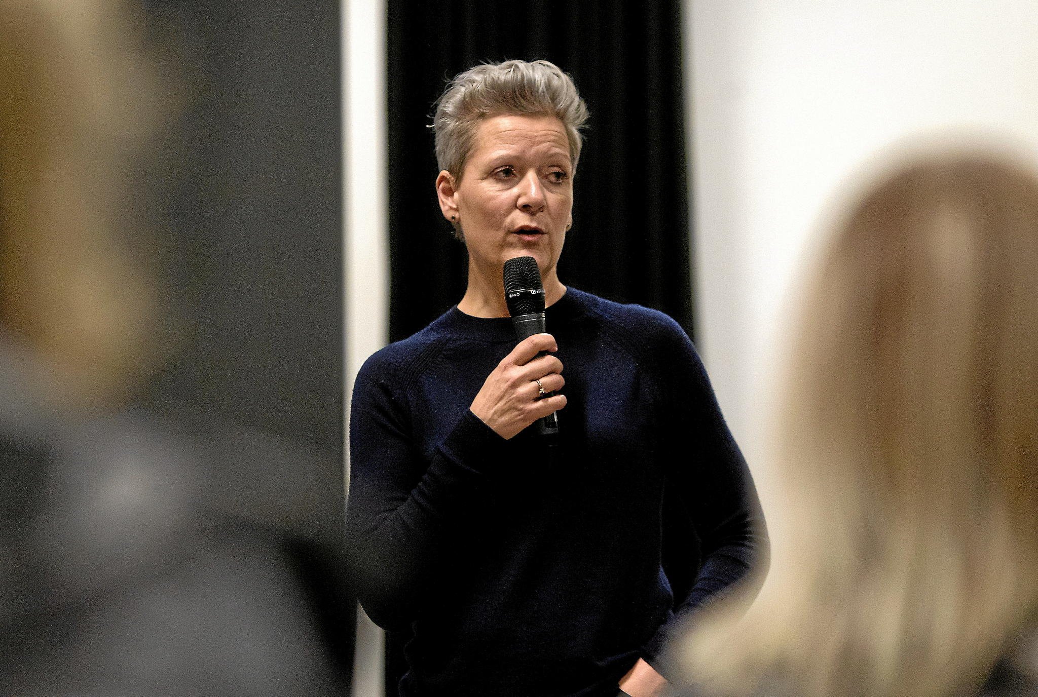 Christina Hansen er SSP-konsulent i Faxe Kommune, og hun arbejder blandt andet med at rådgive lærere og pædagoger, der er bekymret for adfærd blandt de unge.