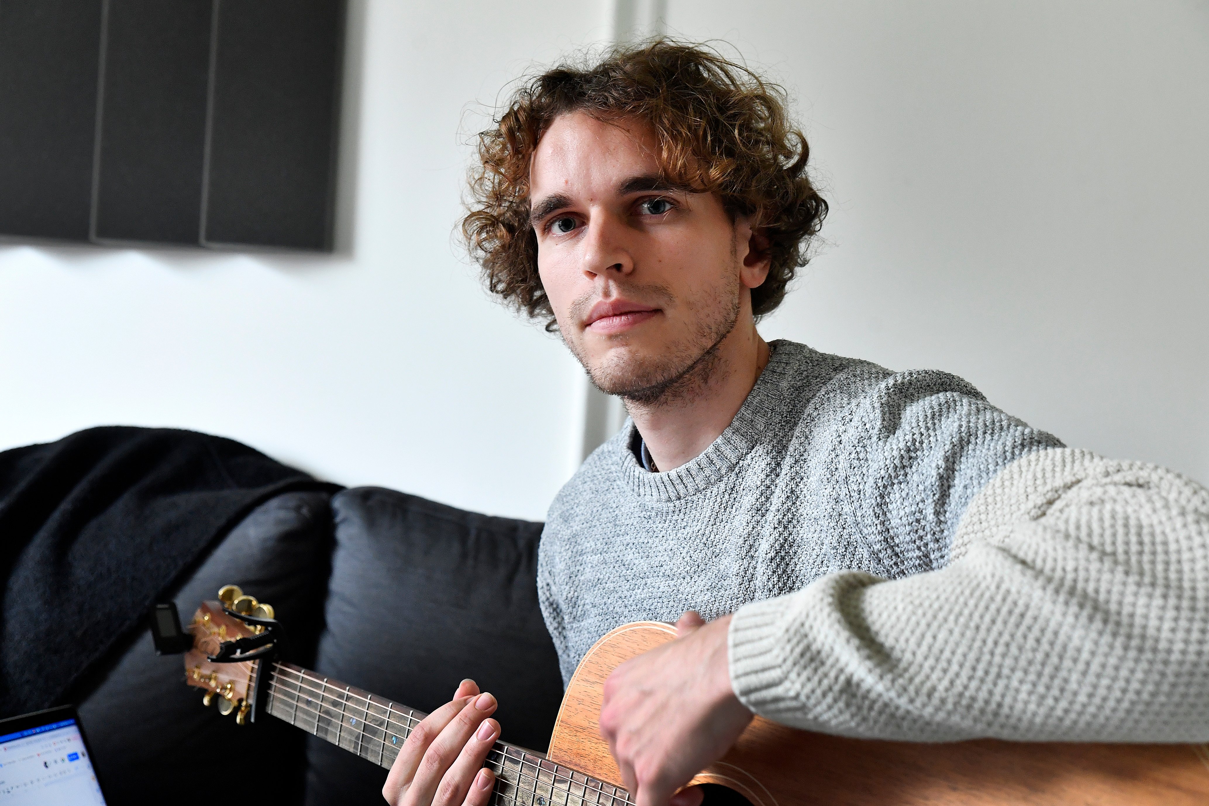 Sangskrivertalentet Christopher Engel drømmer om at skrive sange både til sig selv og til andre.