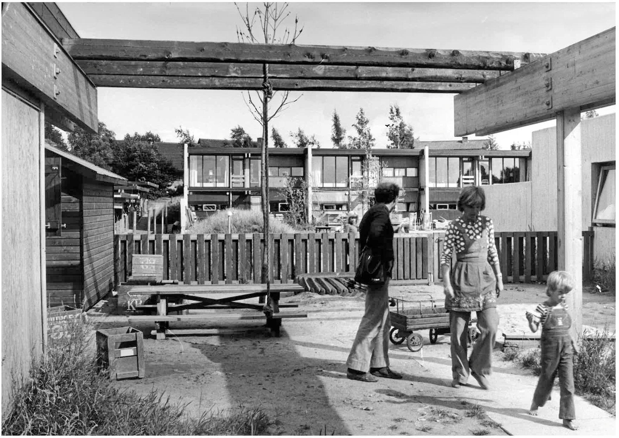 27 familier flyttede i 1972 til Ny Hammersholt, og blev de første beboere i Sættedammen, der kaldes verdens første bofællesskab. Foto: Theo Bjerg & Palle Dyreborg arkitekter