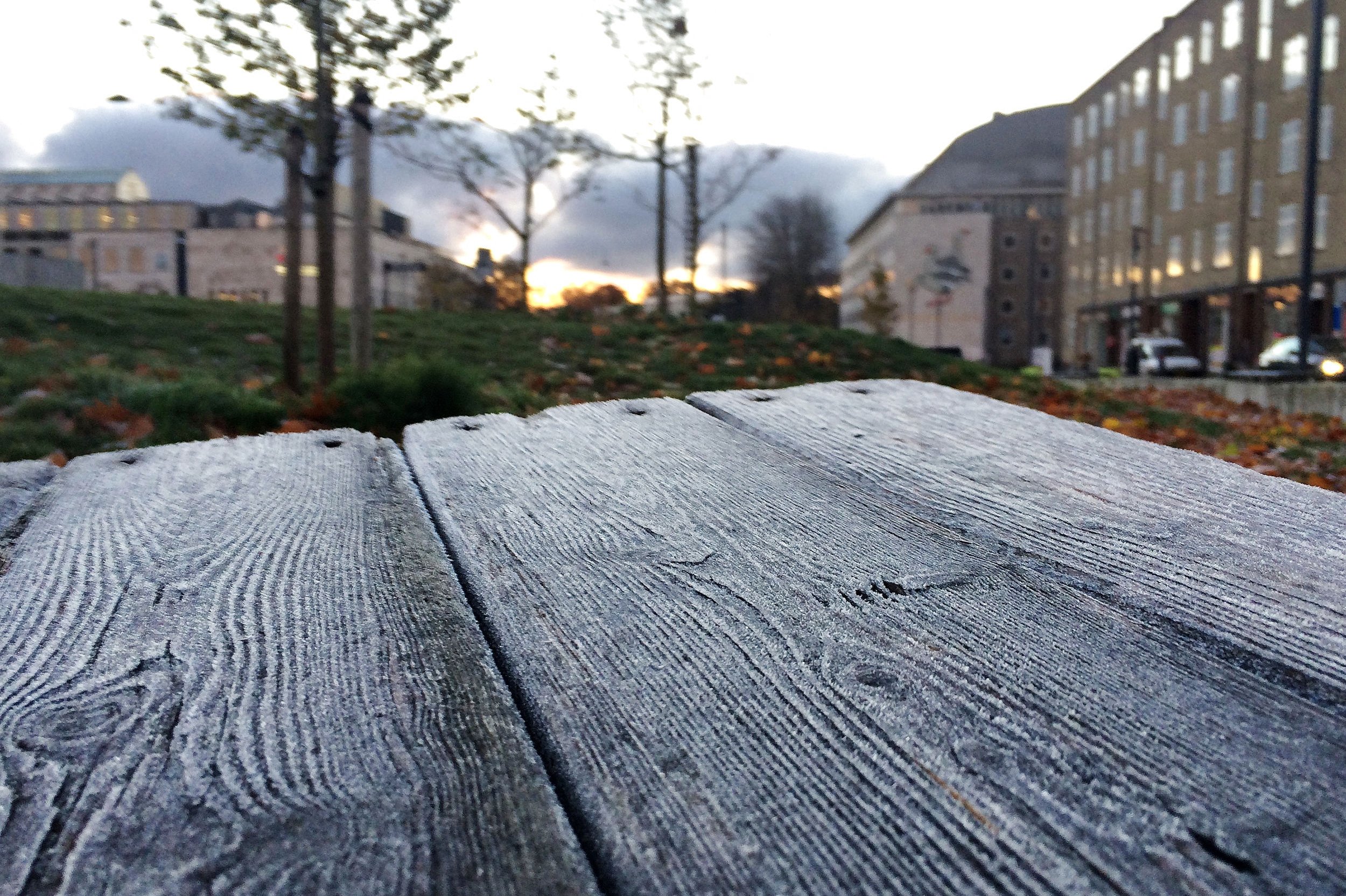 Mens solen kan finde på at kigge frem her og der, bliver det mest en grå og kedelig weekend vejrmæssigt.