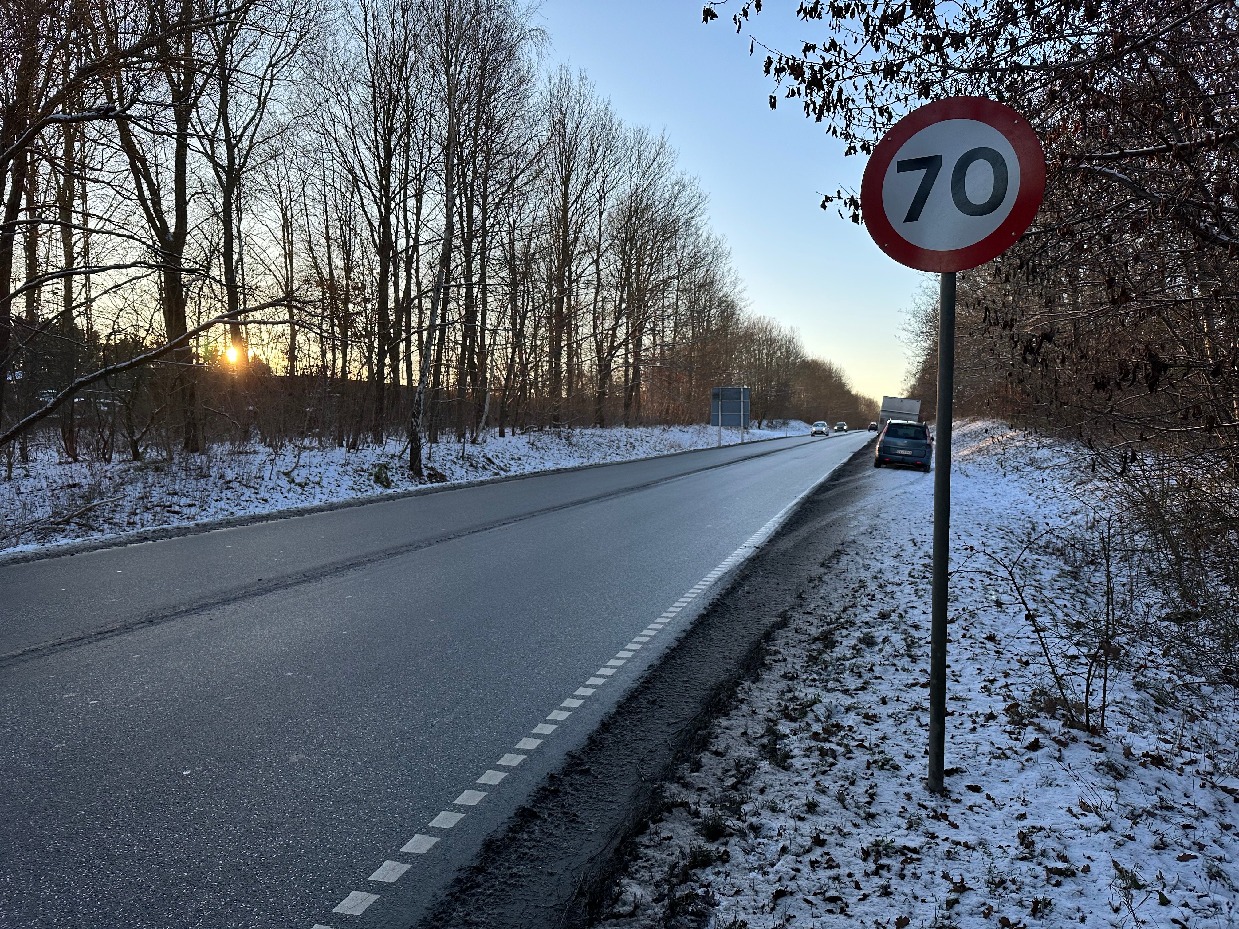På vejstrækningen mellem Frederiksborgvej og Regimentsvej på Slangerupvej er hastighedsbegrænsningen nedsat til 70 km/t. Og hvis det går, som Furesø kommune ønsker, vil hastigheden til foråret blive yderligere sænket med 10 km/t til 60 km/t. Foto: Jens Berg Thomsen
