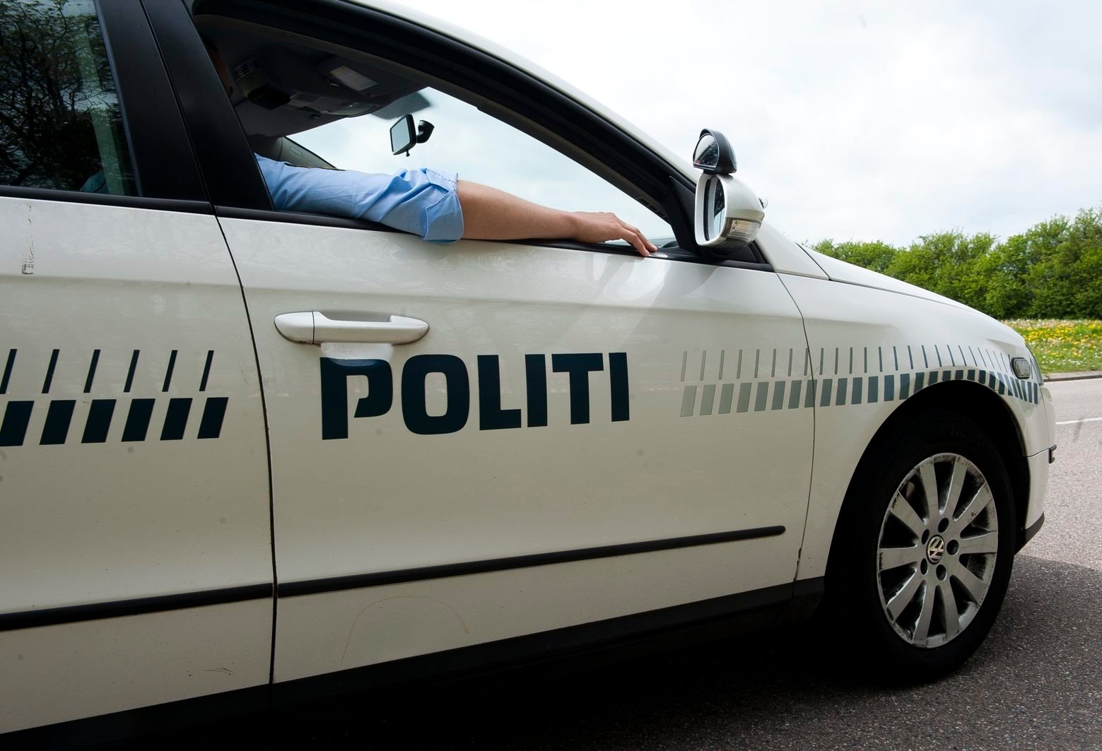 En mand, som har været efterlyst af politiet, har valgt at melde sig selv.