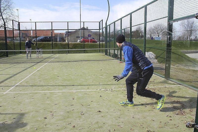 Padel er et sport for alle, og det er let at lære. Snart kan det spilles i Hillerød