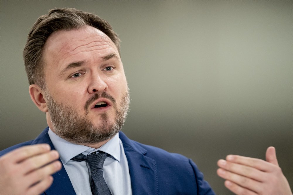 Både rød og blå blok er utilfreds med regeringens indsats på klimaområdet efter kritik fra rådgivende organ.