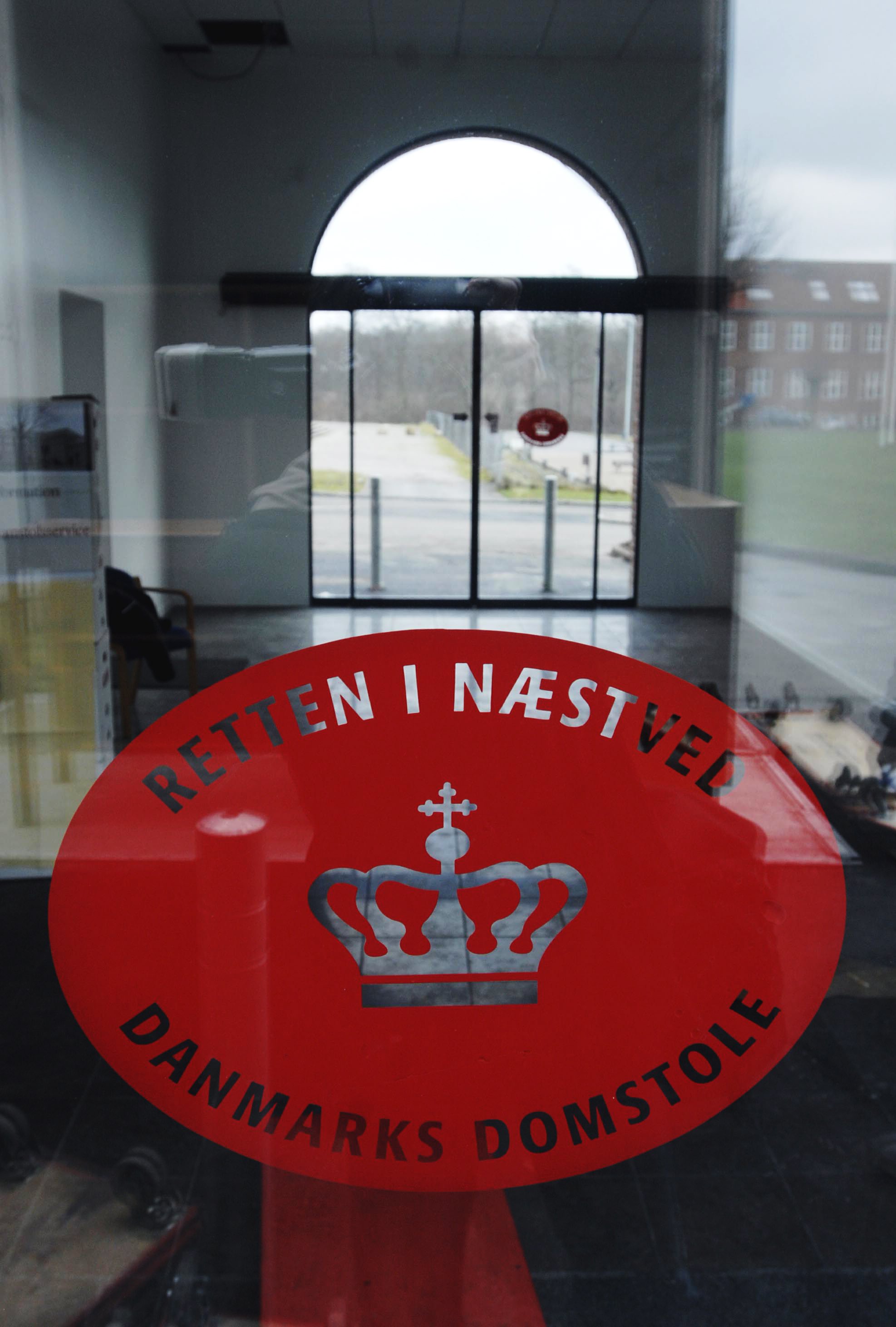 Han bedyrede sin uskyld og skød i stedet skylden på sine naboer, der ønsker ham hen, hvor peberet gror. Ikke desto mindre blev 59-årig mand fra Slagelse, der er tidligere dømt for at forulempe en 11-årig dreng, torsdag sendt i fængsel igen. Han ankede på stedet.