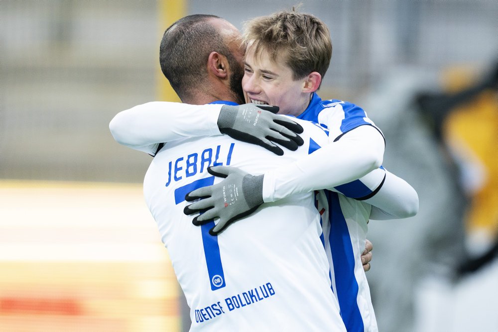 FC Nordsjællands træner kalder det knapt så realistisk at komme i top-6, mens OB-lejren fortsat tror på det.