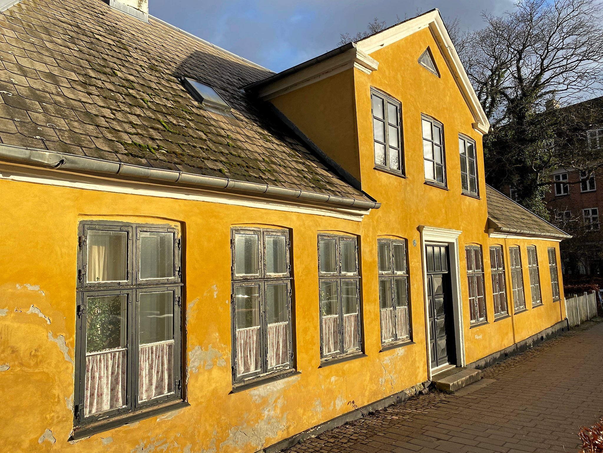 I Bondebyen i Lyngby er det lykkedes at bevare et stykke lokal kulturhistorie. Med hjælp fra landsbyggefonden kan Lyngby Almene Boligselskab nu bidrage til det billede med en totalrenovering
