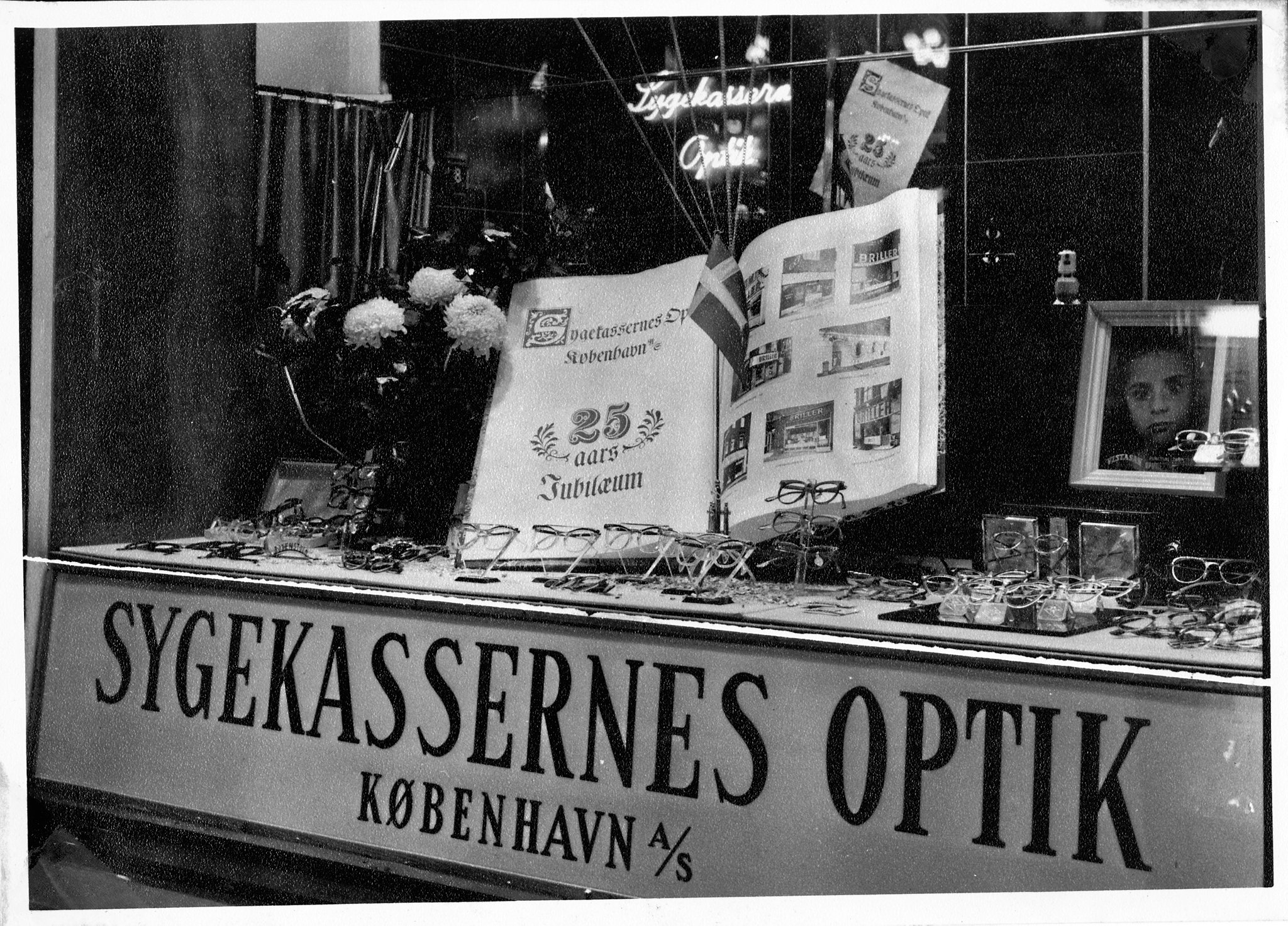 Synoptik på Jægersborg Allé i Charlottenlund markerer 90 års jubilæum for optikerkæden
