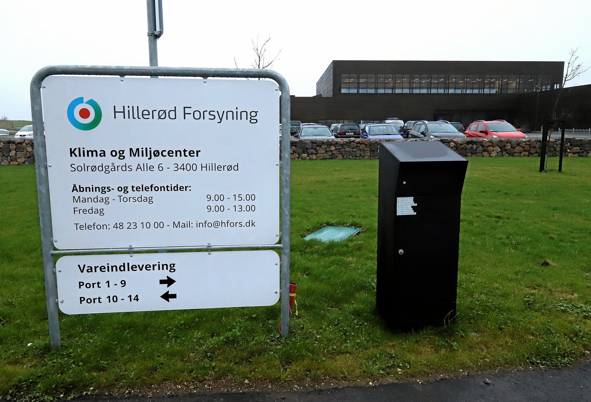 Hillerød risikerer at mangle vand om ganske få år, men politikerne i Fredensborg Kommune tøver med at ekspropriere grund til en ny vandledning og vil i stedet have andre muligheder undersøgt først.