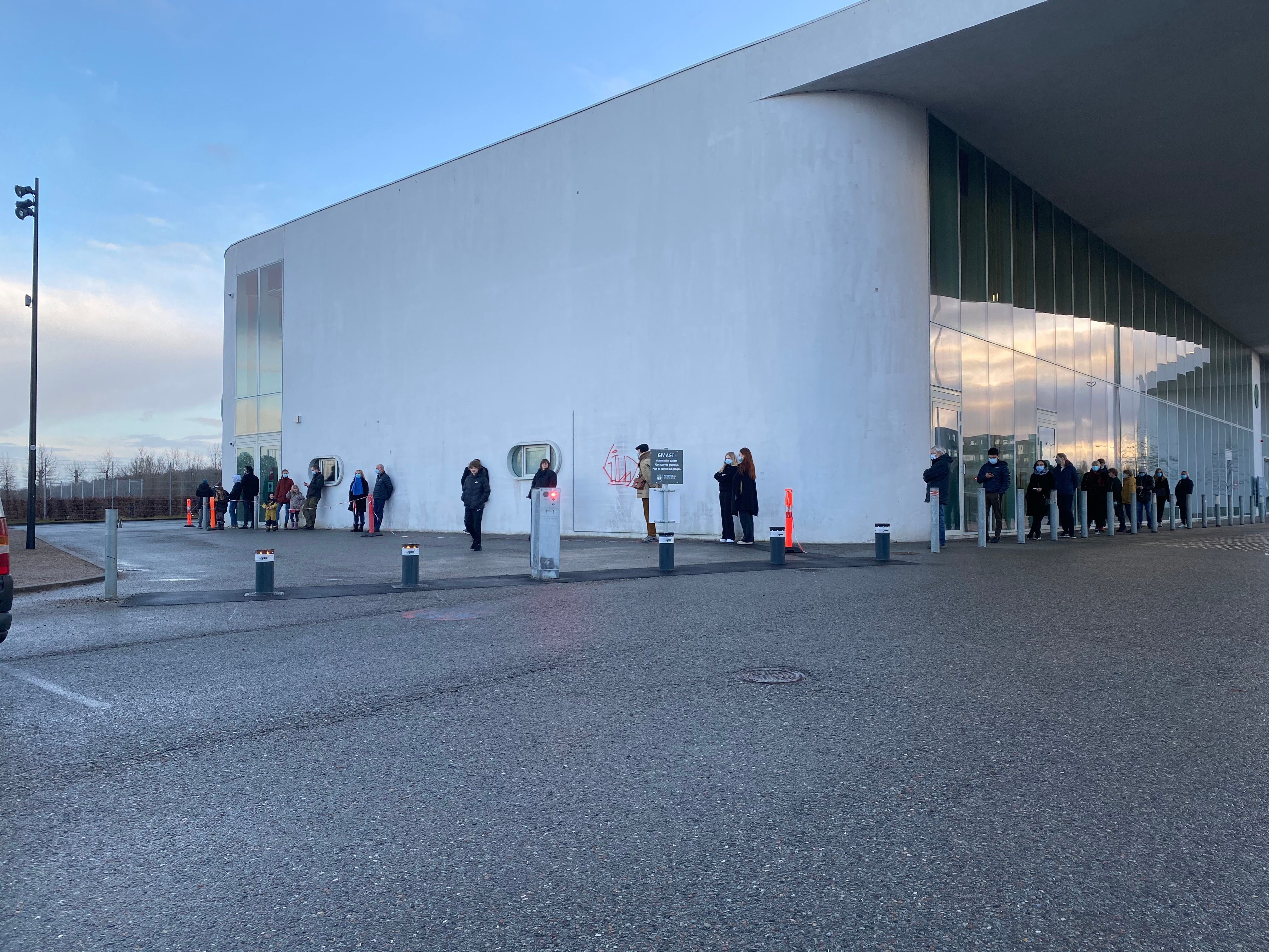 Kommunen skal etablere faste teststeder tre steder i kommunen. I Holte kommer der, hurtigst muligt, kviktest på Skovparkeringen med åbent alle ugens dage