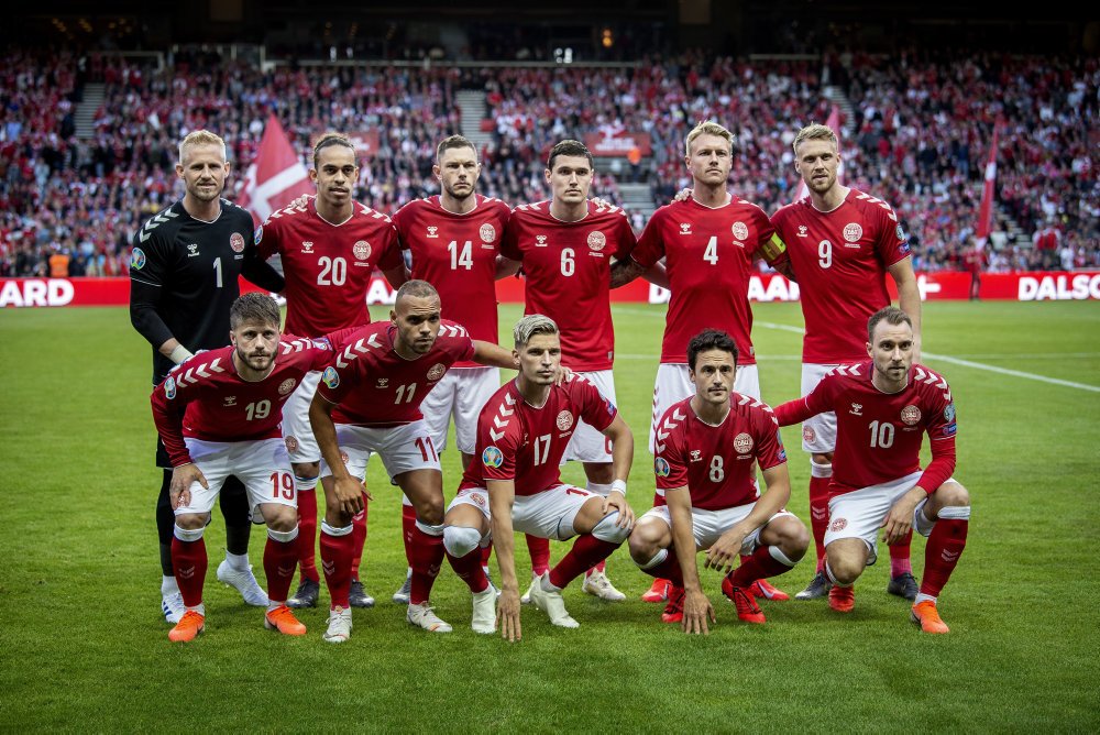 Landsholdet skal ikke deltage i et VM, der har kostet tusinder af menneskeliv, mener gruppe af fodboldfans.