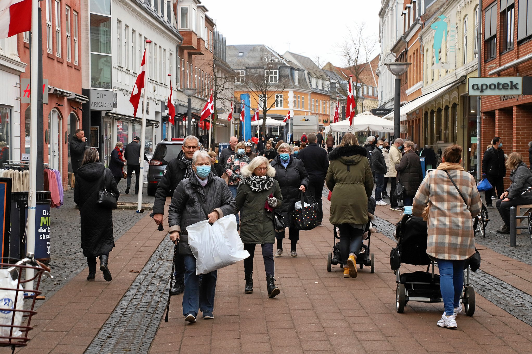 Byens butikker åbnede mandag. Dyb lettelse var følelsen hos flere af butikkerne.
