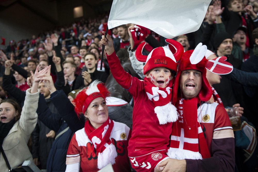 Uefa forventer mindst 18.000 tilskuere på plads i Parken til sommerens EM-kampe.
