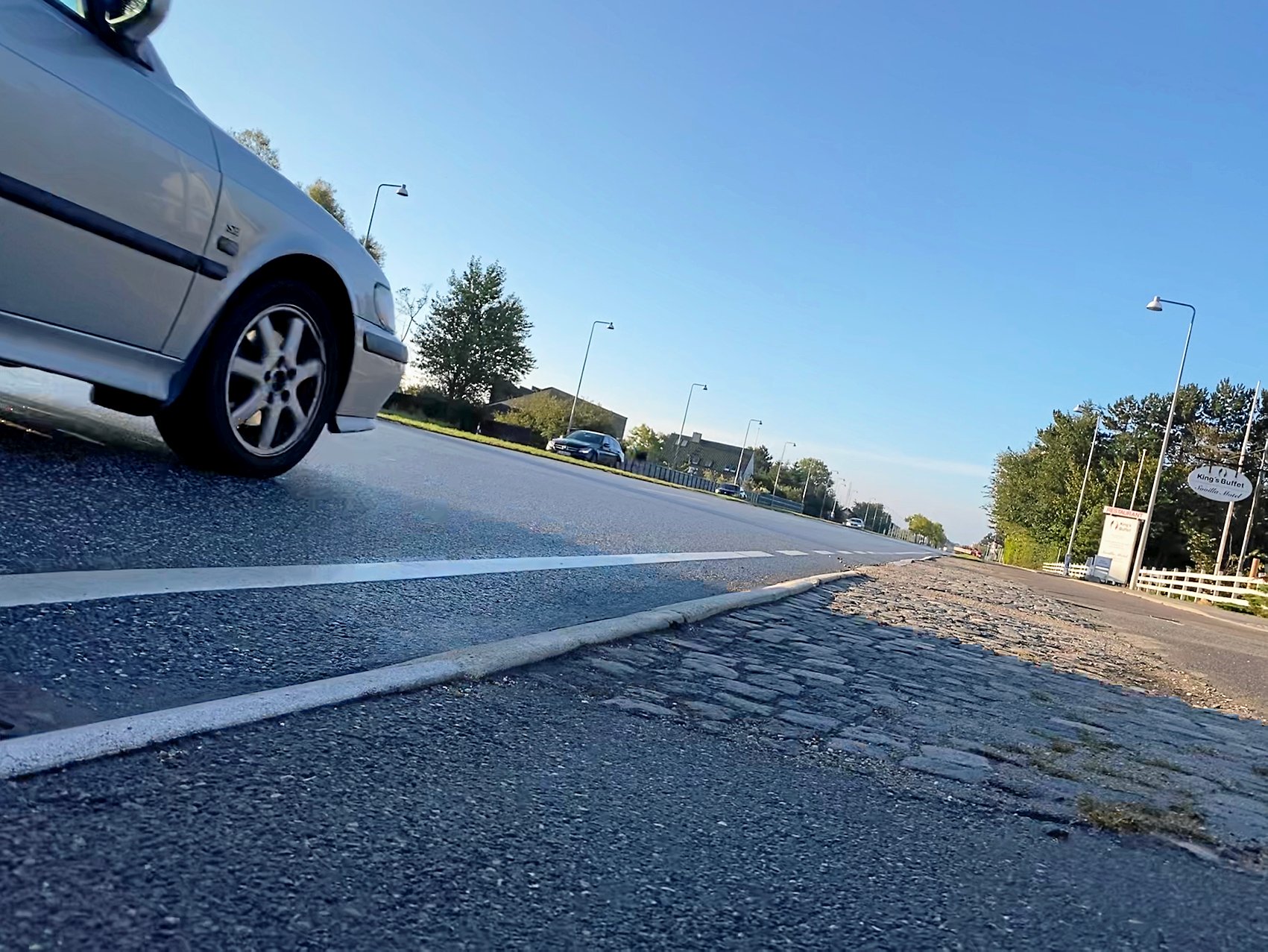 En 27-årig mand er endt i store problemer, efter han valgte at flygte fra politiet på Københavnsvej i Køge mandag aften.