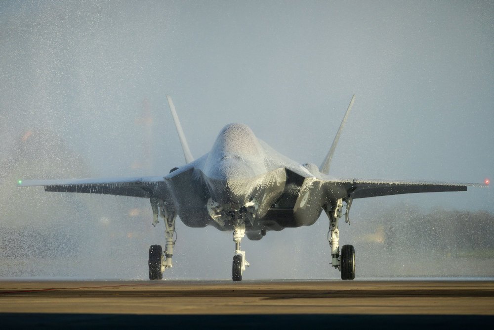 Onsdag får Danmark overdraget det første F-35-fly. Her kan du blive klogere på Danmarks nye kampfly.