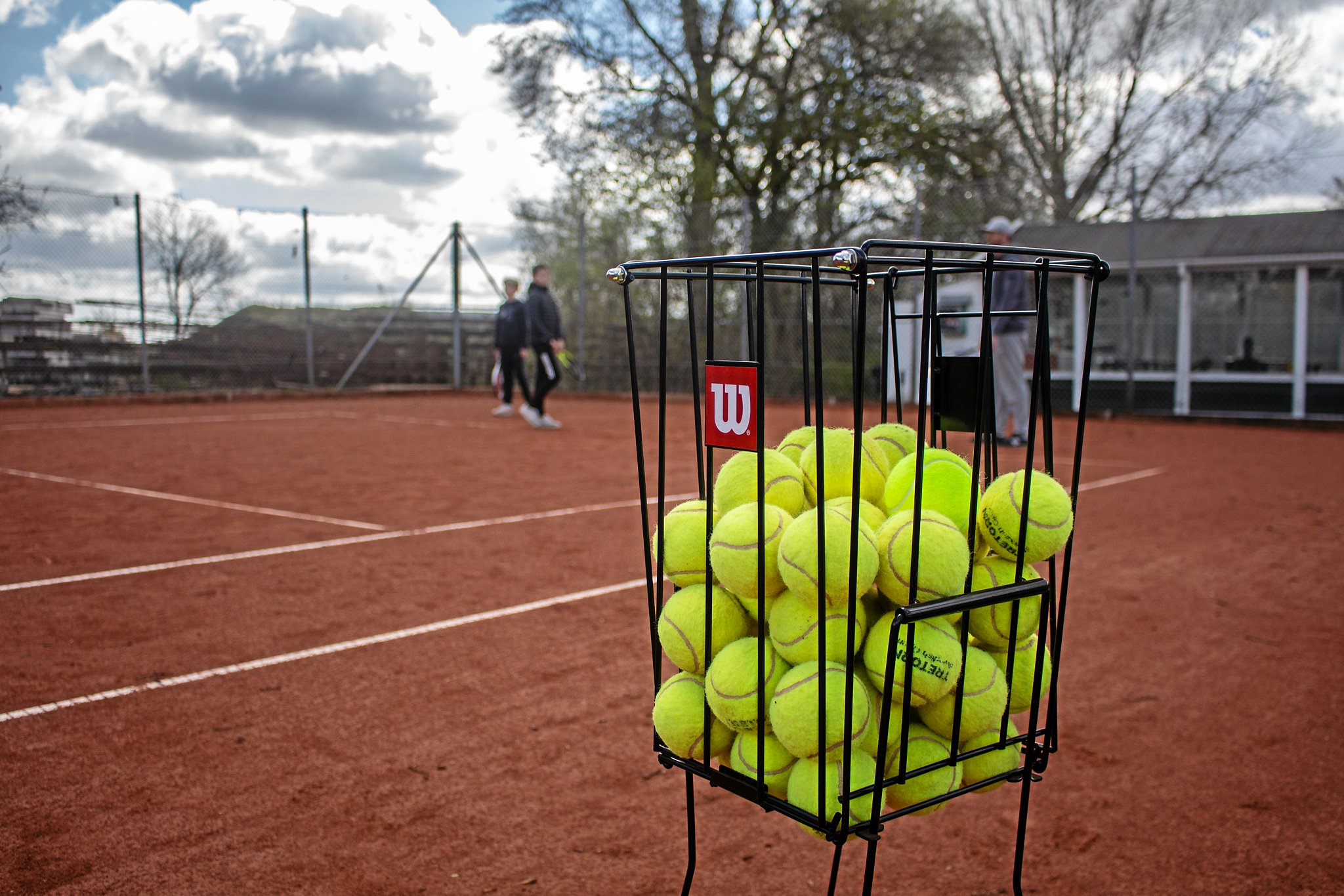 'Tennissportens dag' trak omkring 20 til, der ville prøve sporten af
