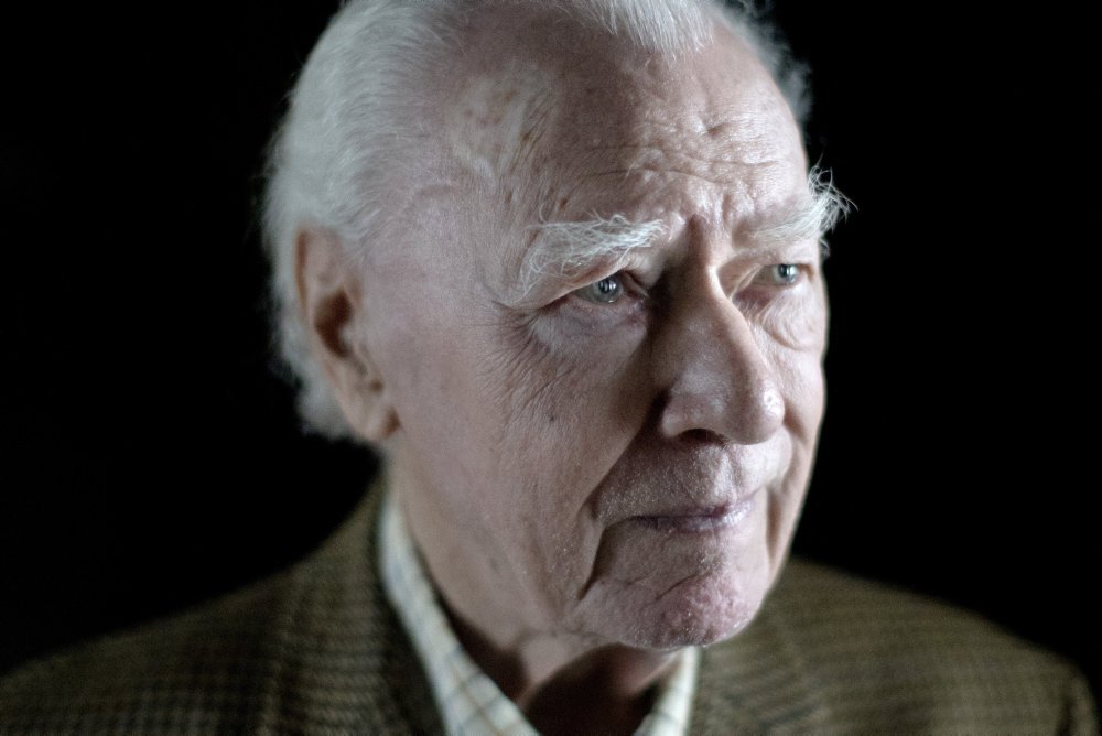 En af Danmarks længst siddende statsministre, Poul Schlüter, er død i en alder af 92 år.