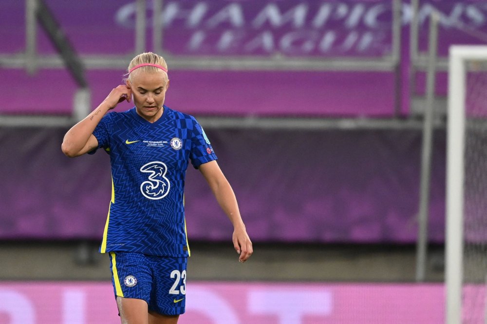 Det blev aldrig spændende, da FC Barcelona bankede Pernille Harder og Chelsea i Champions League-finalen.