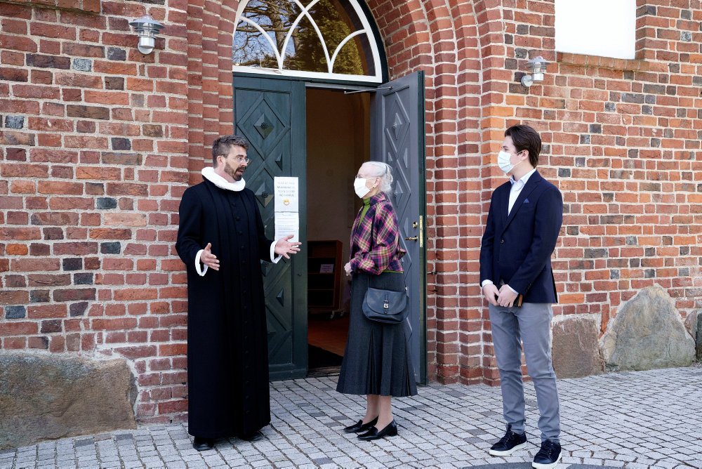 Som en del af sin konfirmationsforberedelse har prins Christian haft samtaler med biskop Henrik Wigh-Poulsen.