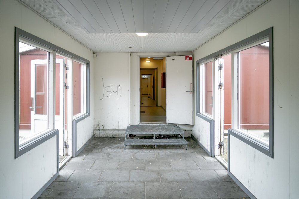 Der bor 257 personer på Udrejsecenter Kærshovedgård i Midtjylland, men ingen børn. Læs mere om det her.
