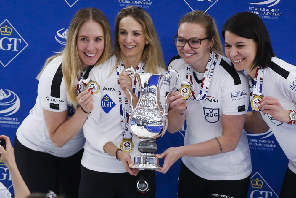Schweiz curlingkvinder har nu vundet seks ud af de seneste ni verdensmesterskaber. USA tager bronzemedaljerne.