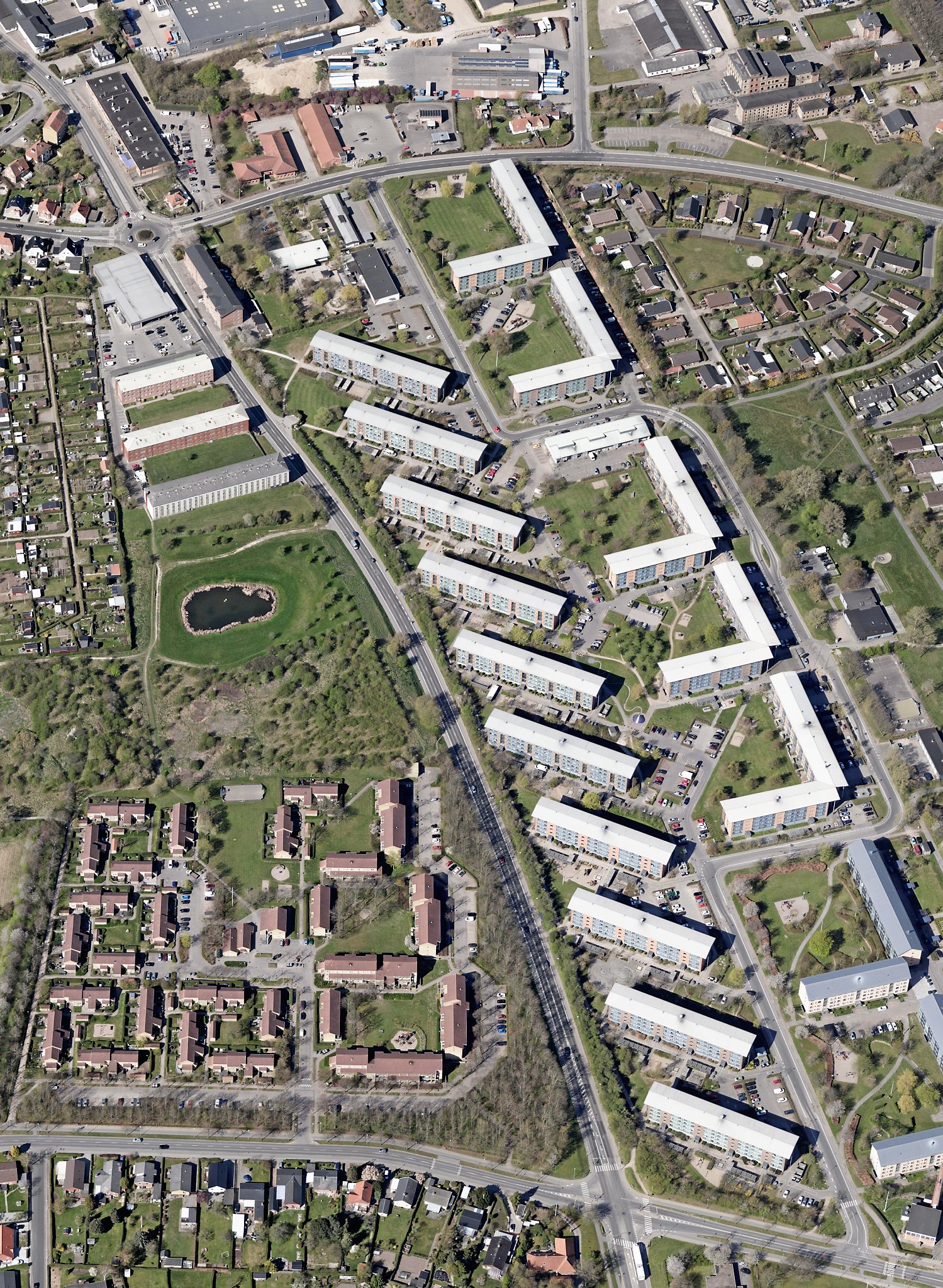 Planen for en total forvandling af Ringparken i Slagelse - som følge af regeringens krav for omdannelse af landets ghettoer - er nu klar. Beboere, der alle kan forvente renoverede lejemål samt en beskeden stigning i huslejen, anbefales at stemme ja til planen senere i maj.