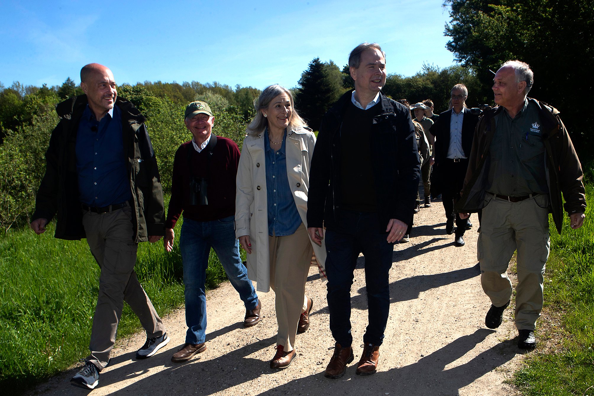 Mandag formiddag var miljøminister Magnus Heunicke (S) og finansminister Nicolai Wammen (S) på tur i Bidstrupskovene. På billedet ses fra venstre miljøministeren, Jan Eriksen, formand for bestyrelsen for Naturnationalpark Bidstrupskovene, Tina Mandrup (V), borgmester i Lejre Kommune, finansministeren og skovfoged Jens Peter Simonsen. Foto: Kim Rasmussen