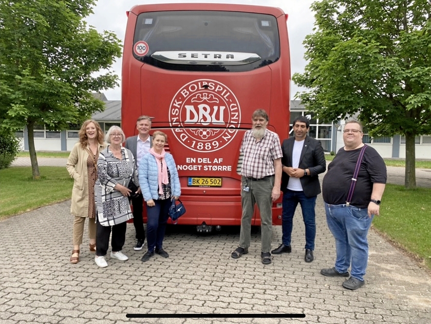 Syv politikere blev hyldet på studietur indtil danskerne så, hvem der