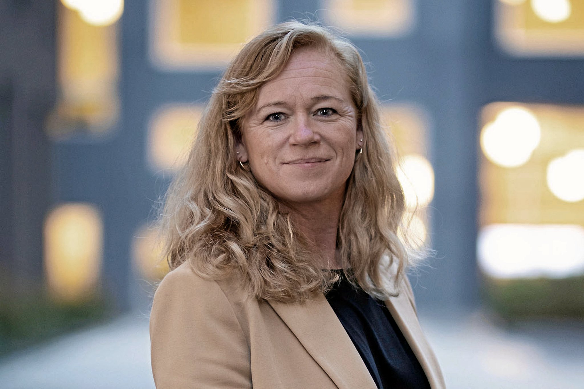 Vi arbejder i teams, blandt andet for at være mindre sårbare overfor udskiftning af medarbejdere. Det fritager os selvfølgelig ikke for at give familierne besked om skift af sagsbehandler, og som nævnt vil vi have et særligt fokus på det fremadrettet, skriver Tine Vesterby Sørensen, Centerchef i Social og Handicap i Egedal Kommune, i et svar til Frederikke Pudselykke.