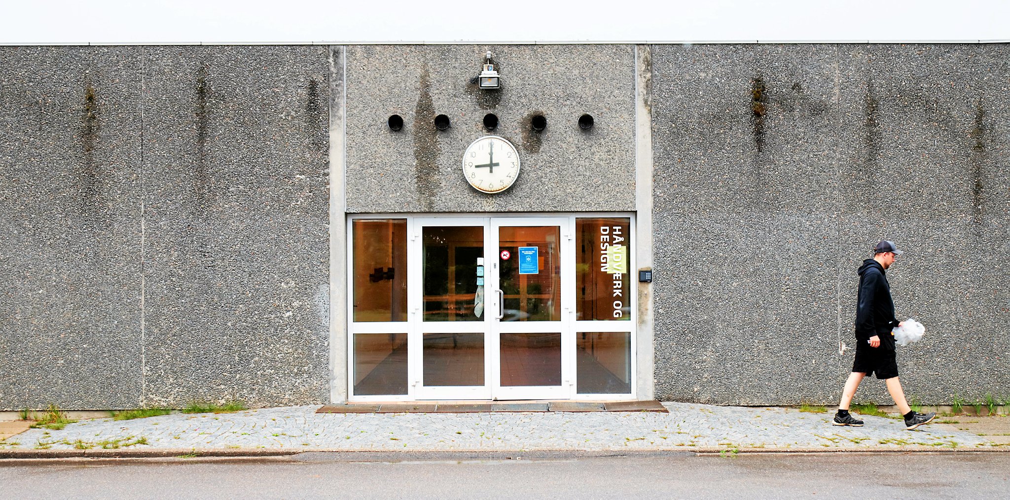 Oven i regningen for genhusningen skal der også købes nye bøger og andre materialer - de gamle ting kan være forureret med pcb.