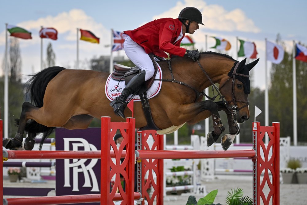 Andreas Schou og hesten Dark de Luxe fik skidt start på OL-ophold, men er klar til ridebanespringning tirsdag.