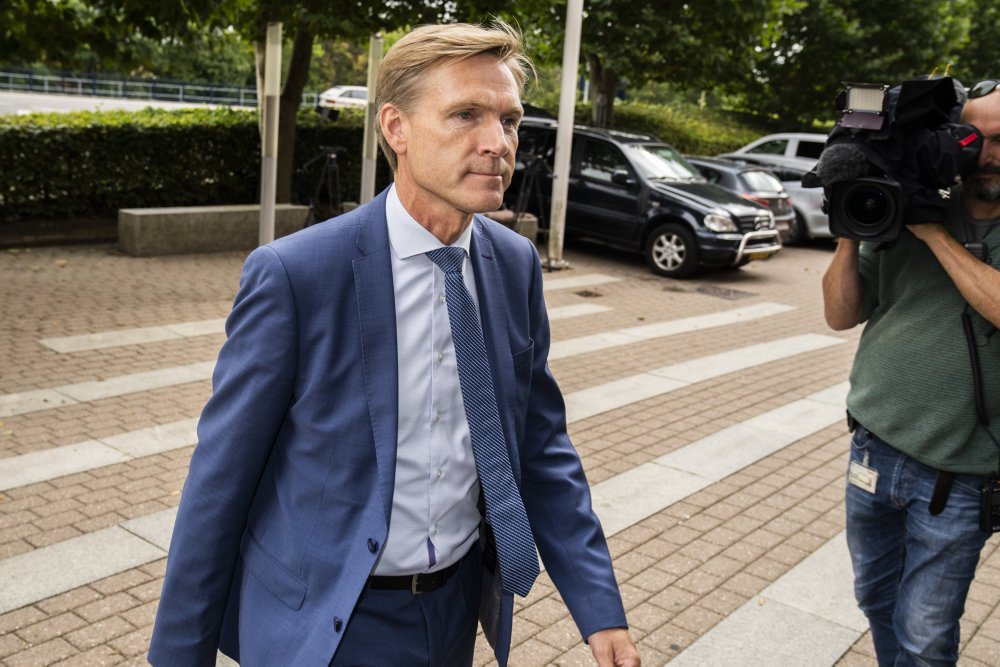 DF-formand støtter fortsat Morten Messerschmidt i hans politiske arbejde trods dom. Men sagen kan en dag betyde farvel til politik for ham, siger kommentator.